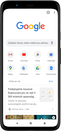 Telefon Pixel 4 XL. Na displeji jsou vyhledávací pole Google.com, oblíbené aplikace a doporučené články.