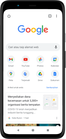 Telefon Pixel 4 XL dengan skrin yang memaparkan bar carian Google.com, apl kegemaran dan artikel yang dicadangkan.